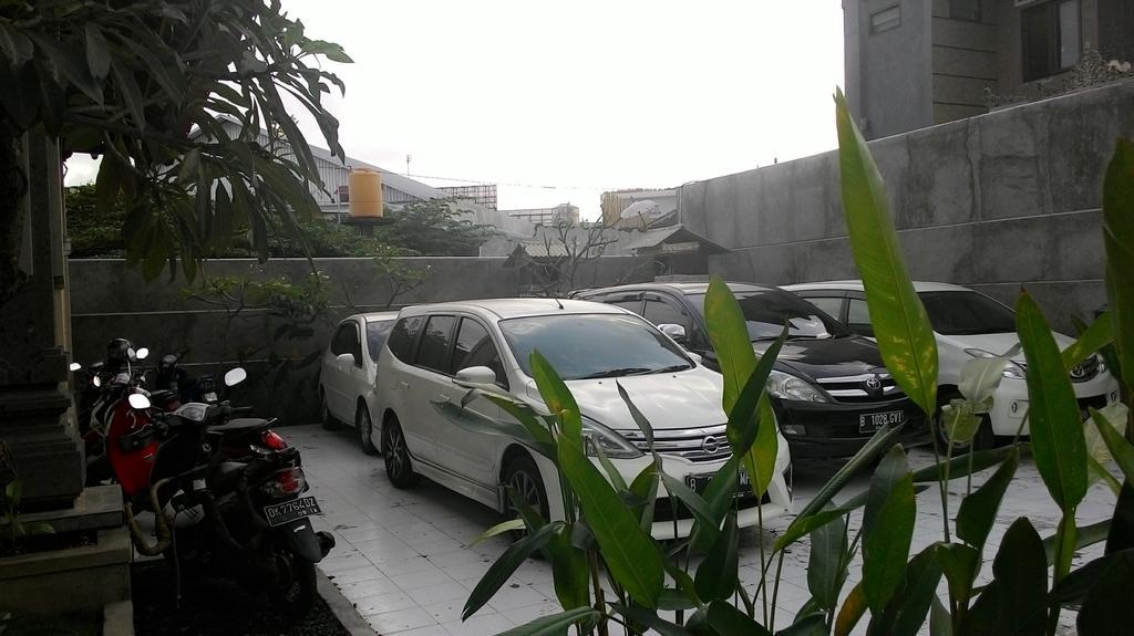 Hotel Kubu Carik Legian Exterior foto